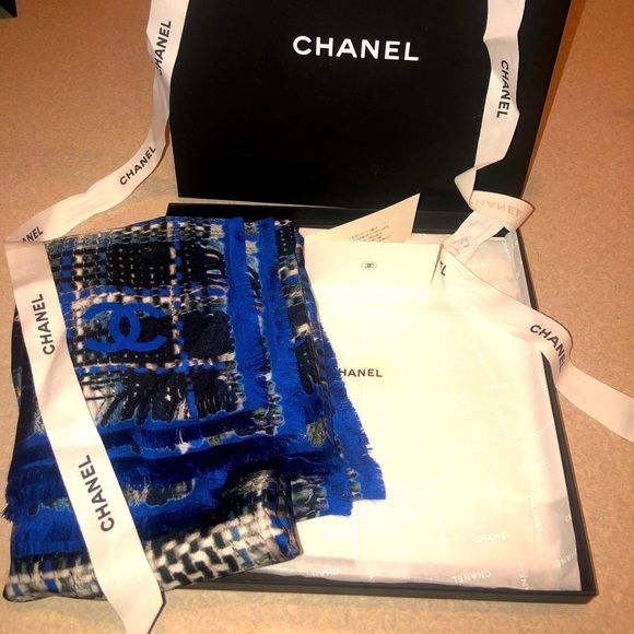 CHANEL Accessories - NWOT Chanel 100% Silk Scarf